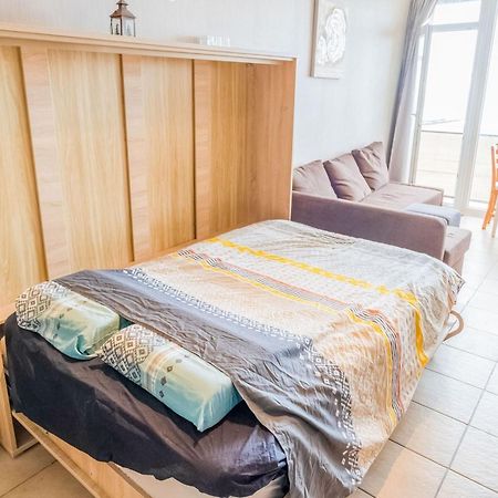 Contemporary Apartment In Oostende With Balcony Bagian luar foto