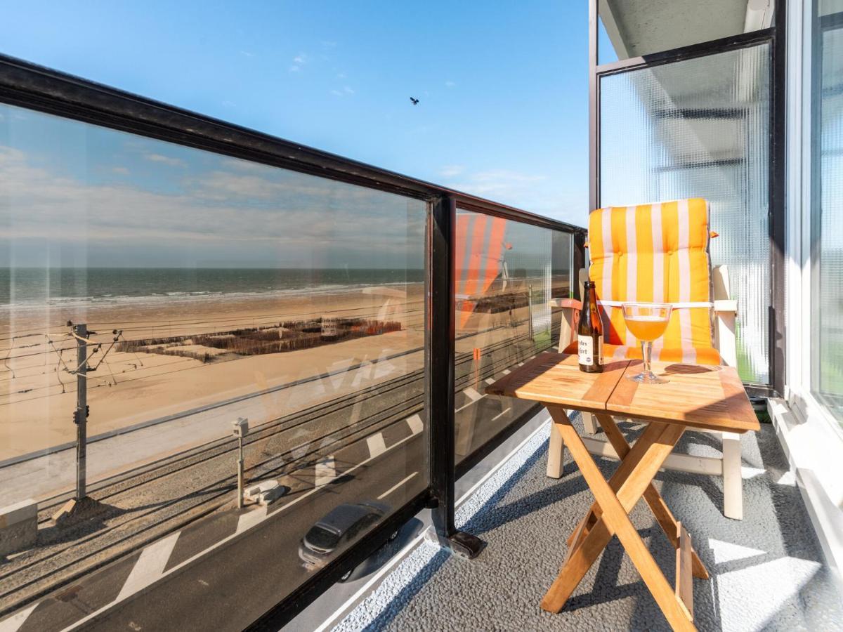 Contemporary Apartment In Oostende With Balcony Bagian luar foto