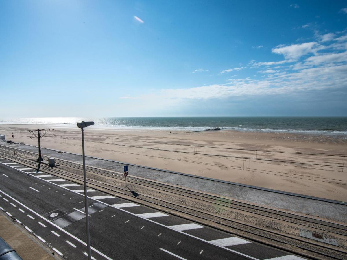 Contemporary Apartment In Oostende With Balcony Bagian luar foto
