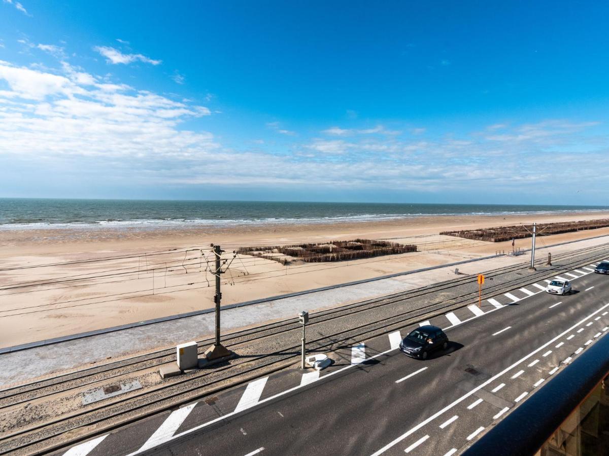 Contemporary Apartment In Oostende With Balcony Bagian luar foto